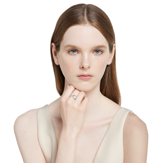 Gucci Horsebit diamond ring crafted in polished 18ct white gold with pavé detailing