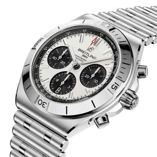 Confident, versatile and built for everyday adventure, this Breitling Chronomat B01 42 features a striking white dial, iconic Rouleaux bracelet and exceptional Swiss mechanical performance.