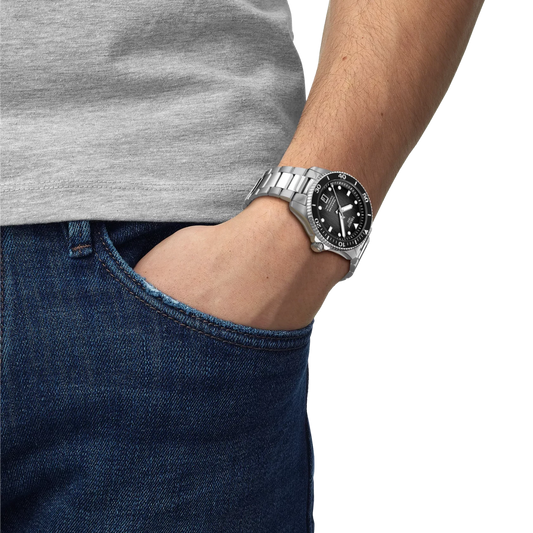 Swiss-made Tissot Seastar 1000 automatic watch in stainless steel.