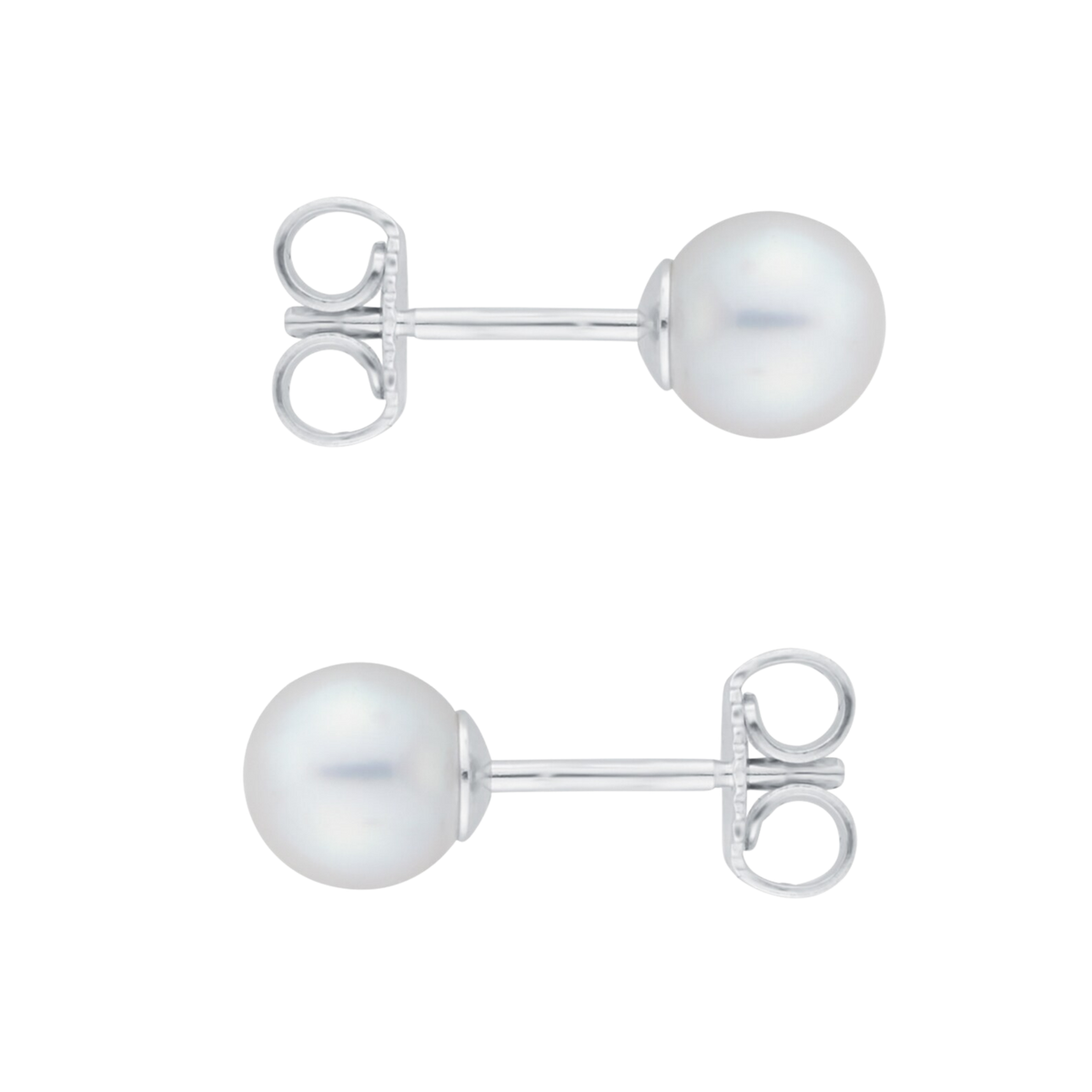 Each earring features a Grade A+ Akoya cultured pearl measuring 8mm, selected for its refined appearance and characteristic radiance. 