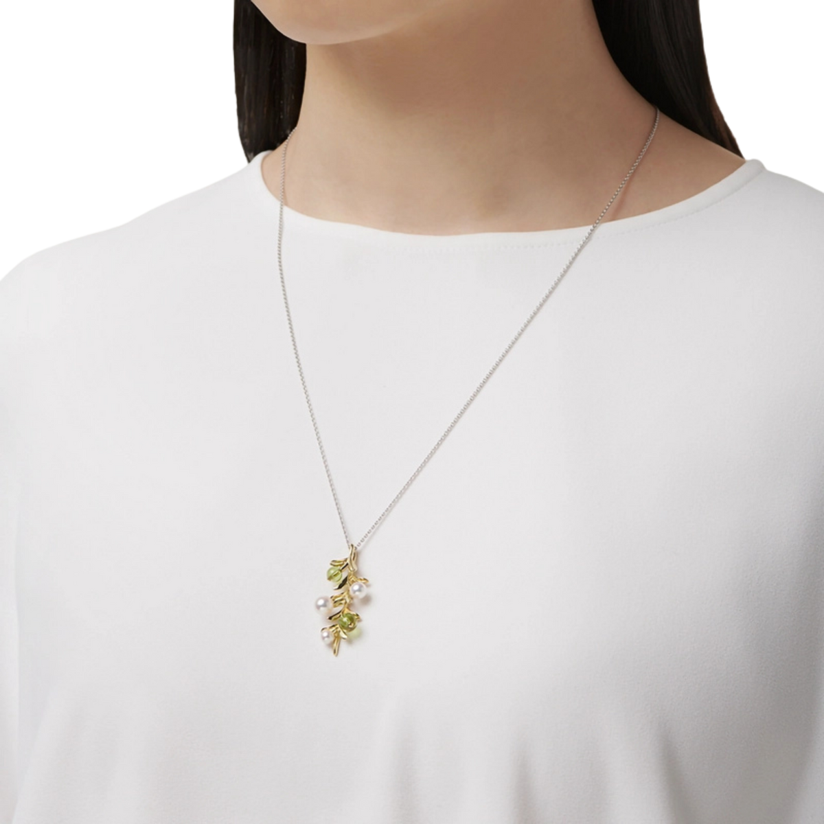 Inspired by the shimmering leaves and fruit of the olive tree, the Mikimoto Olive Pendant combines natural beauty with contemporary fine jewellery design. 