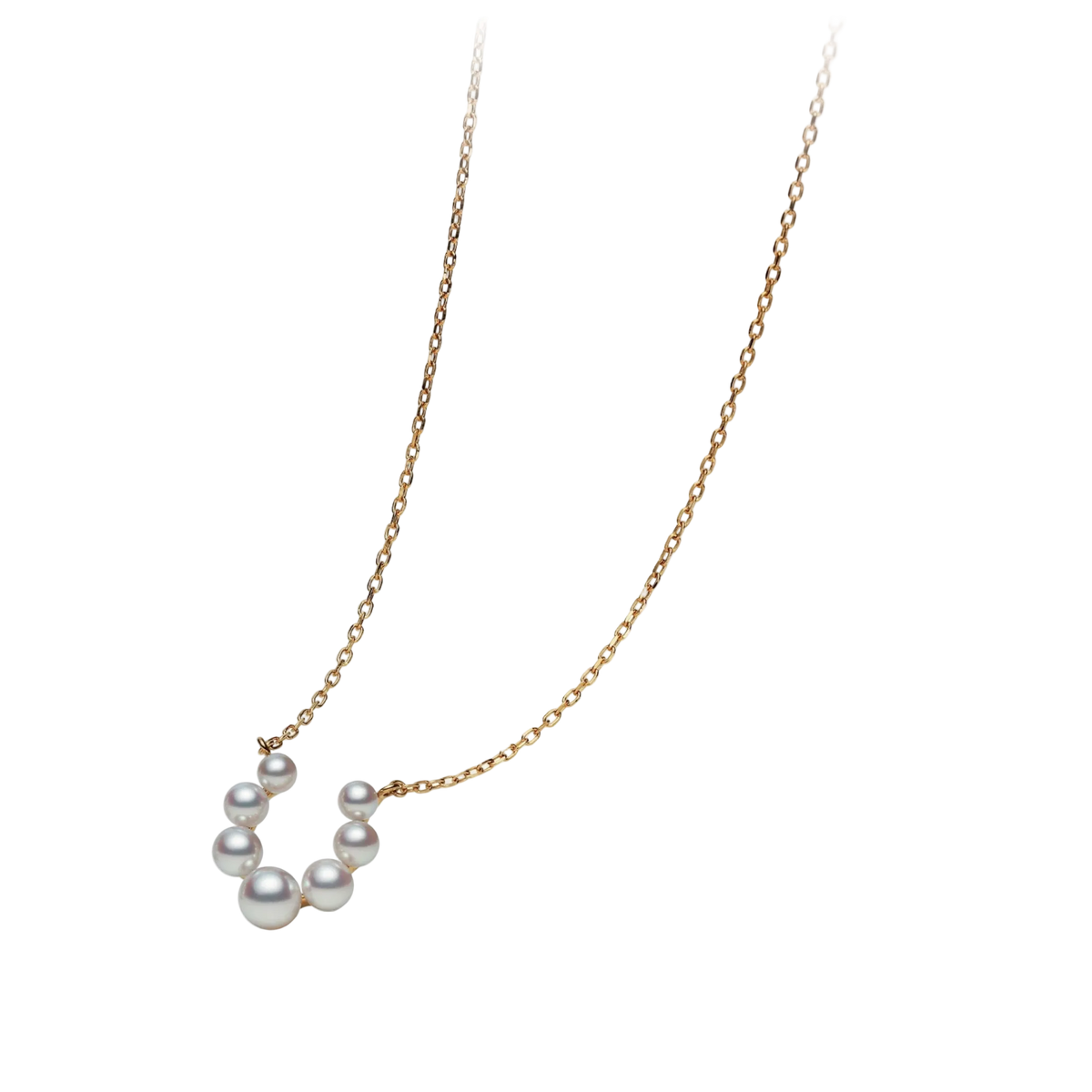 The pendant features Akoya cultured pearls ranging from 4.75mm to 6.25mm, beautifully arranged alongside diamonds totalling 0.05ct