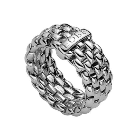 Crafted entirely in 18ct white gold, this medium FOPE Essentials ring showcases the brand's iconic Flex'it design for effortless comfort and timeless style.