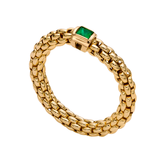 A vibrant princess-cut emerald sits at the heart of this medium FOPE Souls ring, beautifully crafted in flexible 18ct gold for exceptional comfort.