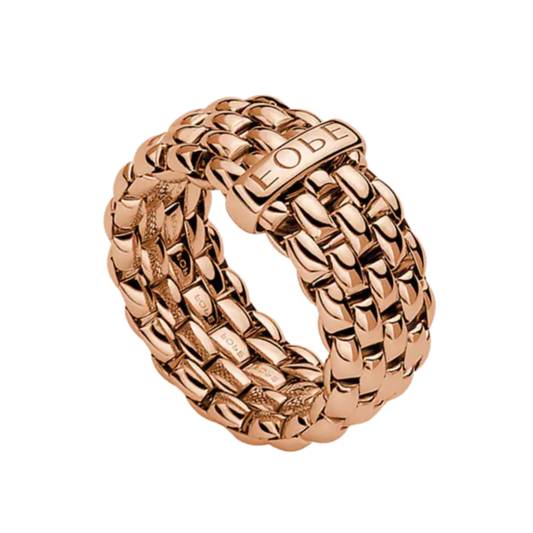 Warm 18ct rose gold gives this medium FOPE Essentials ring its elegant character, while the signature Flex'it design ensures exceptional everyday comfort.