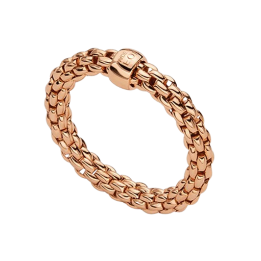Crafted from luxurious 18ct rose gold, this medium FOPE Essentials ring combines clean, contemporary styling with the comfort of the signature Flex'it design.