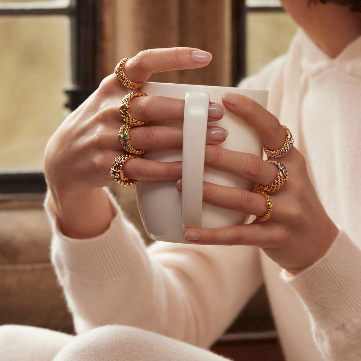 Crafted from 18ct rose gold, this FOPE Essentials Flex'it ring showcases the brand's innovative stretch technology, offering exceptional comfort, effortless wear, and timeless Italian craftsmanship in a medium size.