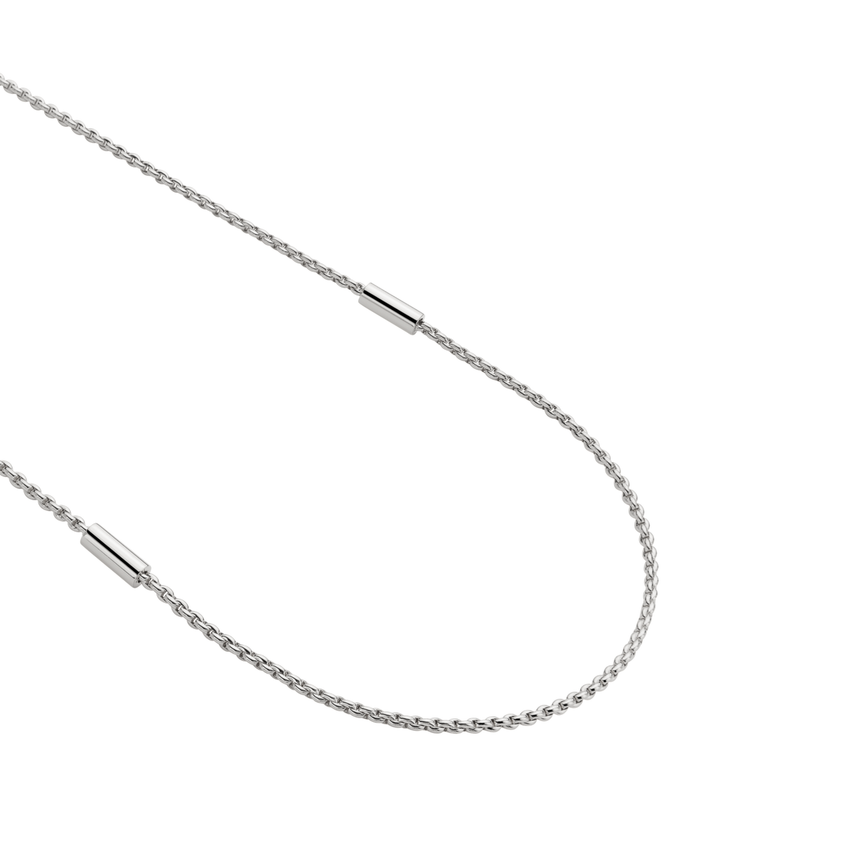 Designed with FOPE’s signature fine mesh, this Aria long necklace feels effortless on the skin. A delicate touch of 0.02ct diamonds adds just enough sparkle without overpowering its minimalist look.

