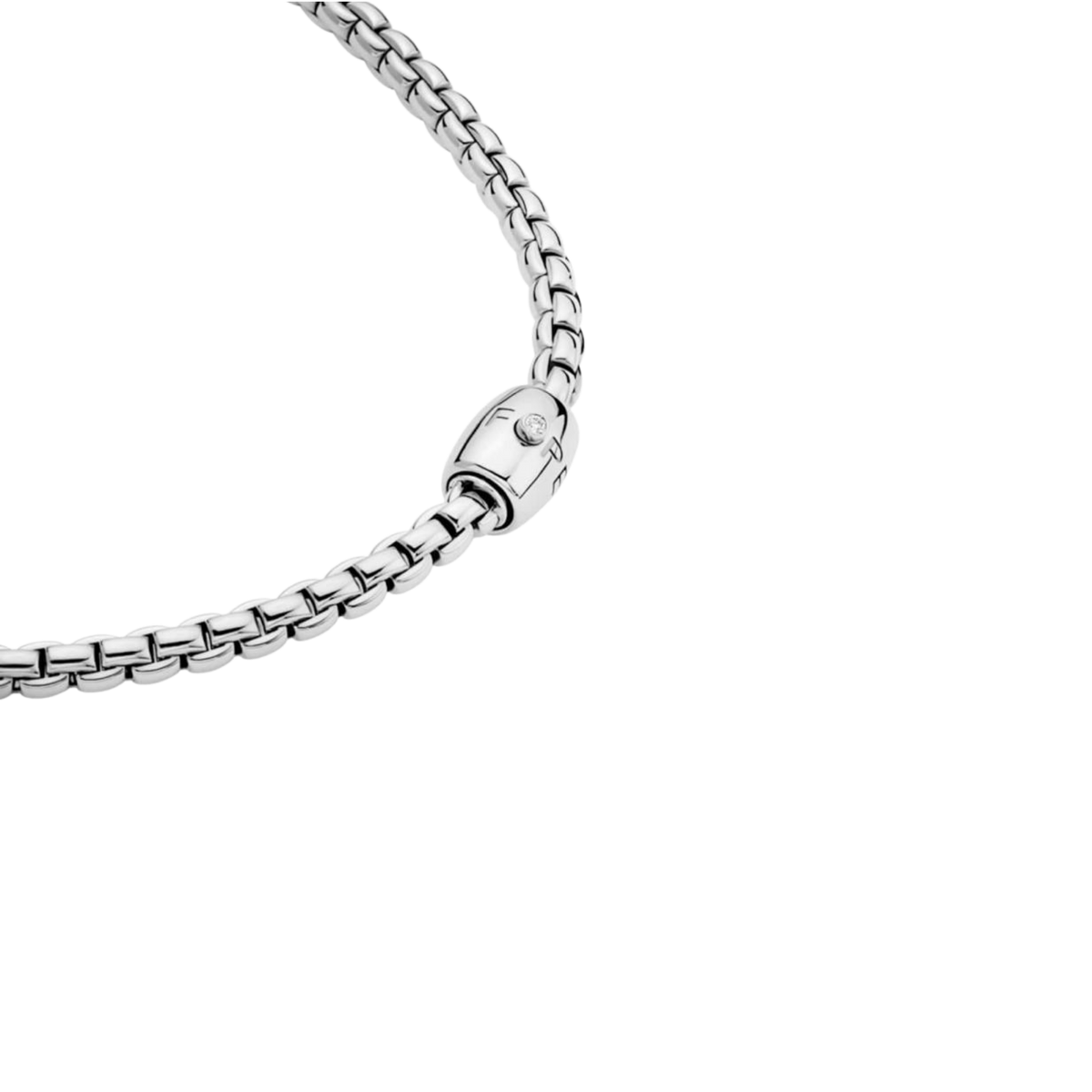 Refined and easy to wear, this 43cm Solo Flex'it necklace features FOPE's iconic flexible mesh in polished white gold. Finished with a delicate diamond detail, it's designed for everyday luxury.
