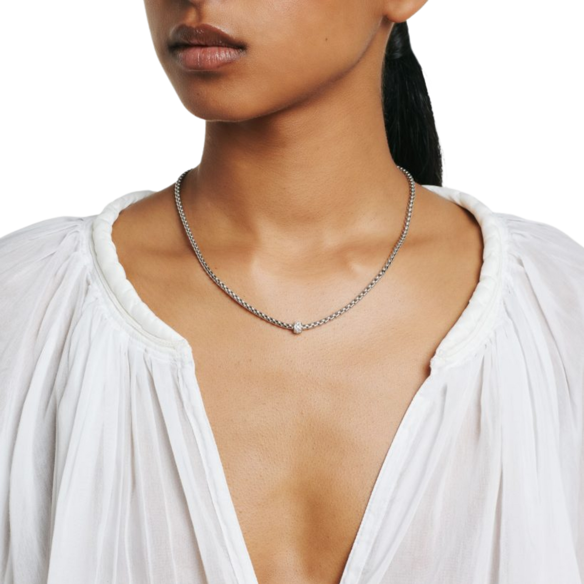 Minimal and beautifully refined, this Eka necklace from FOPE features a fine white gold mesh chain highlighted by a soft glimmer of 0.19ct pavé diamonds. It’s the kind of piece that feels easy to wear but instantly elevates any look.