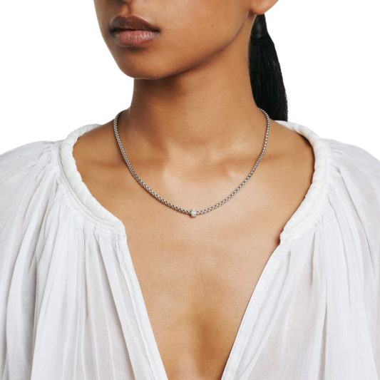 Minimal and beautifully refined, this Eka necklace from FOPE features a fine white gold mesh chain highlighted by a soft glimmer of 0.19ct pavé diamonds. It’s the kind of piece that feels easy to wear but instantly elevates any look.