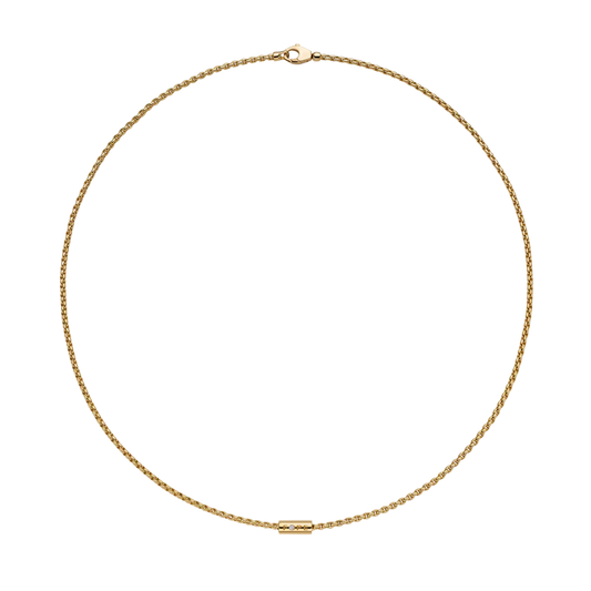 Elegant and understated, this FOPE Aria necklace is crafted in 18ct yellow gold and finished with a delicate 0.02ct diamond. Its 43cm length makes it a timeless piece for effortless everyday wear.
