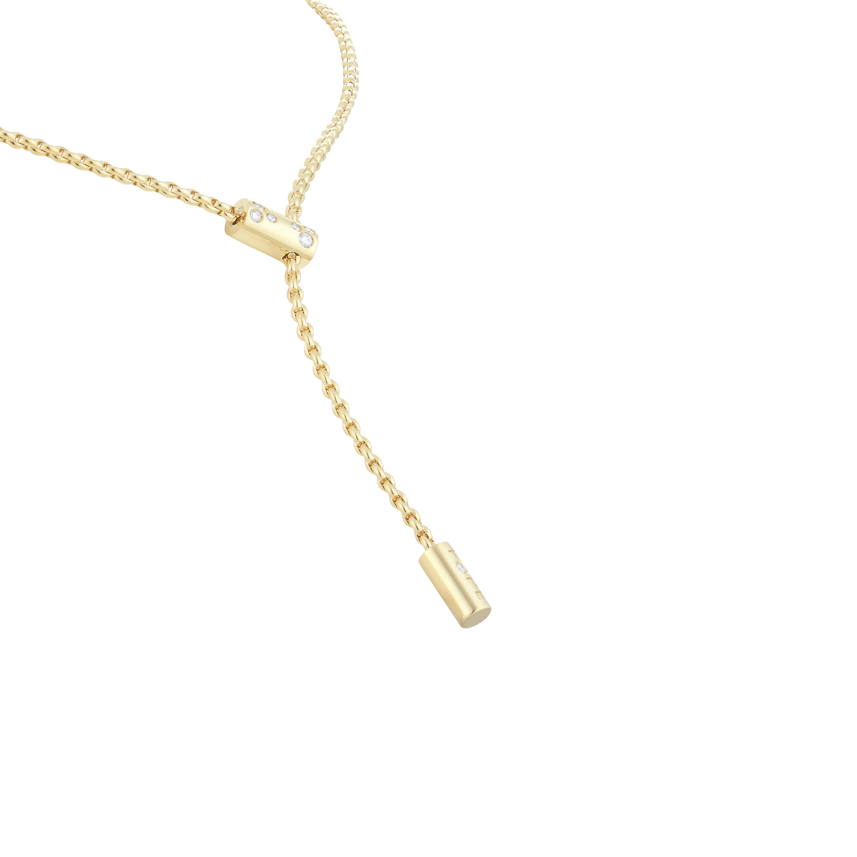 Beautifully crafted in 18ct yellow gold, this FOPE Aria necklace offers a clean, contemporary look with a hint of diamond sparkle. Perfect worn on its own or layered with other favourites.
