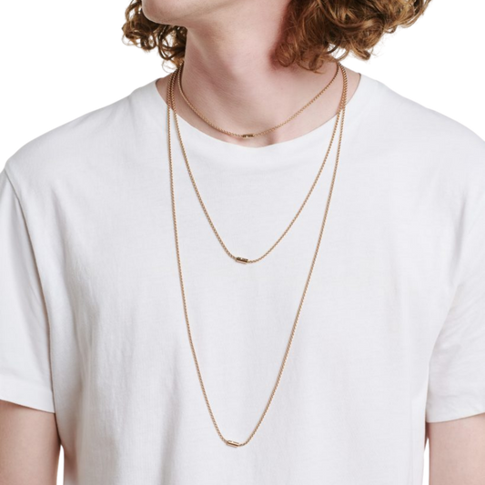 From the Aria collection, this 60cm necklace combines polished 18ct yellow gold with a subtle diamond accent. Lightweight and refined, it brings effortless luxury to everyday styling.
