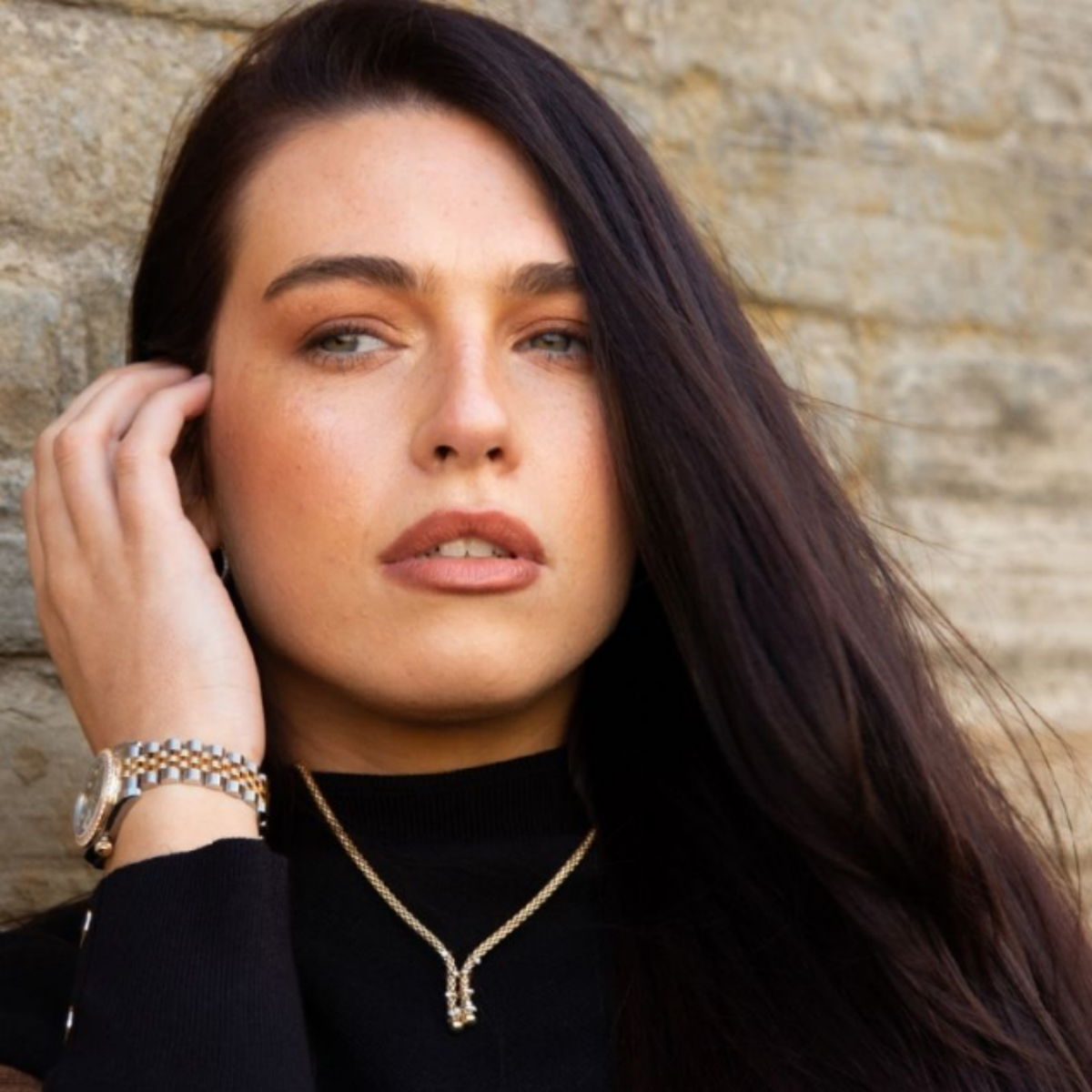 Refined and effortlessly wearable, this FOPE Prima necklace is crafted in 18ct yellow gold and finished with ten diamond set white gold rondels totalling 0.14ct. The 43cm Flex'it design offers exceptional comfort with timeless Italian craftsmanship.
