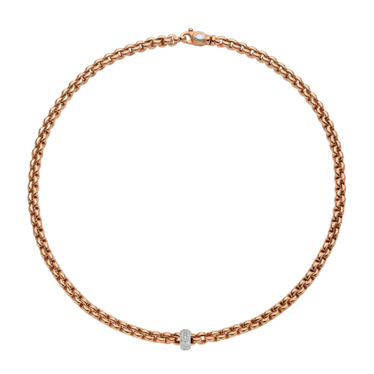 Crafted in 18ct rose gold, this FOPE Eka necklace is beautifully finished with a white gold rondel set with 0.37ct of pavé diamonds. Elegant and contemporary, it's a timeless piece designed for effortless everyday wear.