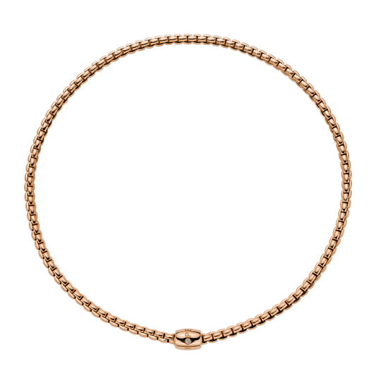 The 40cm length gives it a close, elegant fit with effortless everyday comfort.