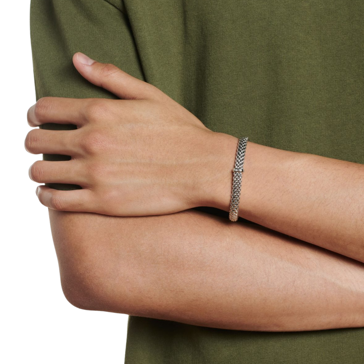 Sleek and sophisticated, this FOPE Vendôme bracelet showcases polished 18ct white gold with a subtle 0.01ct diamond accent. 