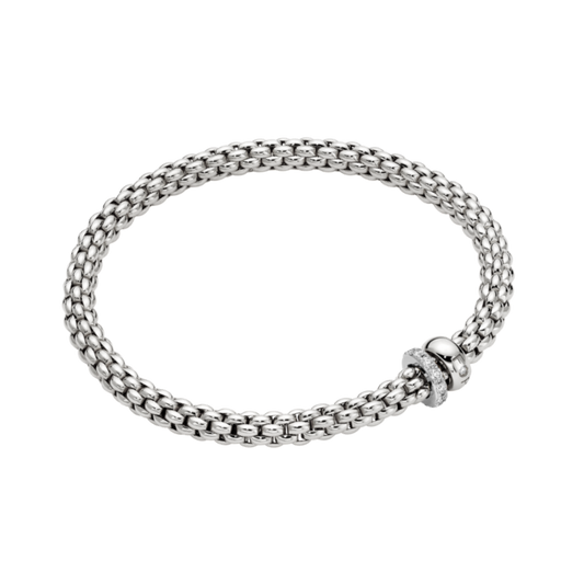 Crafted in 18ct white gold, this FOPE Solo Flex'it bracelet is finished with a striking 0.29ct diamond set rondel that brings a refined sparkle to the design.