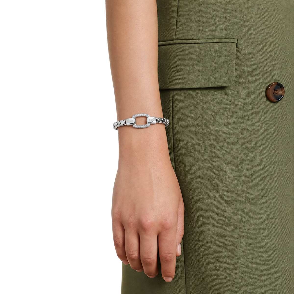Elegant and contemporary, this small FOPE Eka bracelet combines polished 18ct white gold with a diamond pavé clasp and the collection's signature flexible design.
