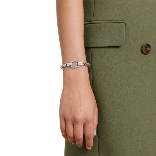 Elegant and contemporary, this small FOPE Eka bracelet combines polished 18ct white gold with a diamond pavé clasp and the collection's signature flexible design.