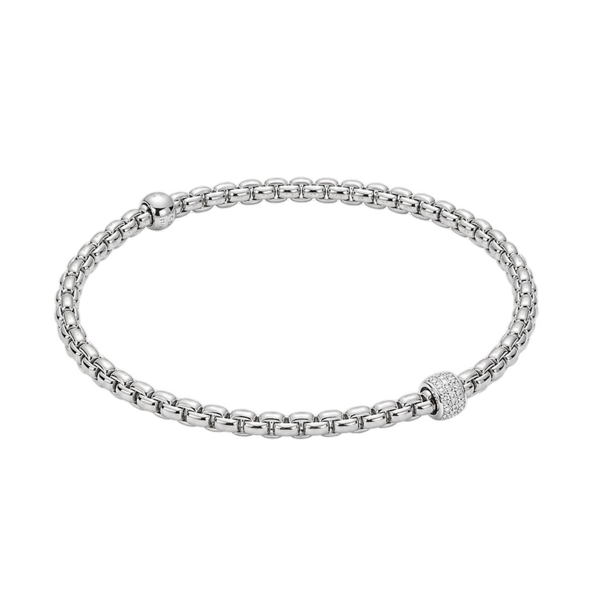A refined choice from the FOPE Eka Tiny collection, this medium 18ct white gold bracelet is finished with a 0.19ct diamond pavé centrepiece and flexible Flex'it design.