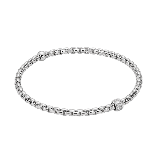 A refined choice from the FOPE Eka Tiny collection, this medium 18ct white gold bracelet is finished with a 0.19ct diamond pavé centrepiece and flexible Flex'it design.