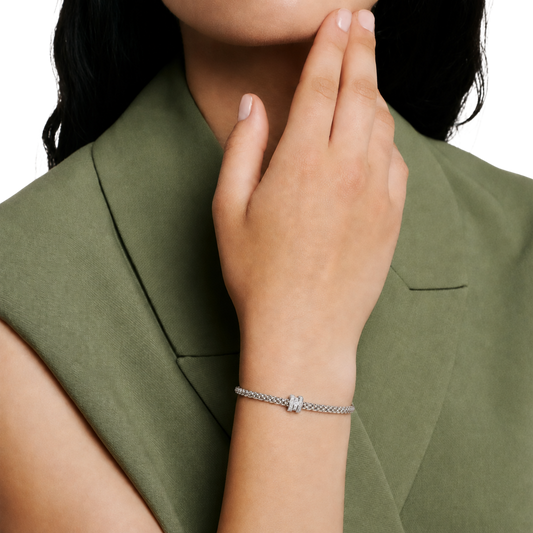 Three pavé-set diamond rondels give this medium FOPE Prima bracelet its distinctive sparkle, beautifully complemented by an 18ct white gold Flex'it design.