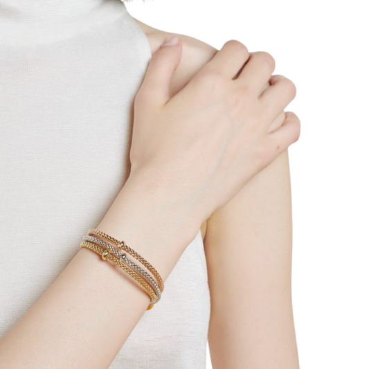 Simple, elegant and made to move with you, this medium FOPE Prima bracelet is crafted from 18ct yellow gold and finished with a single brilliant-cut 0.01ct diamond.