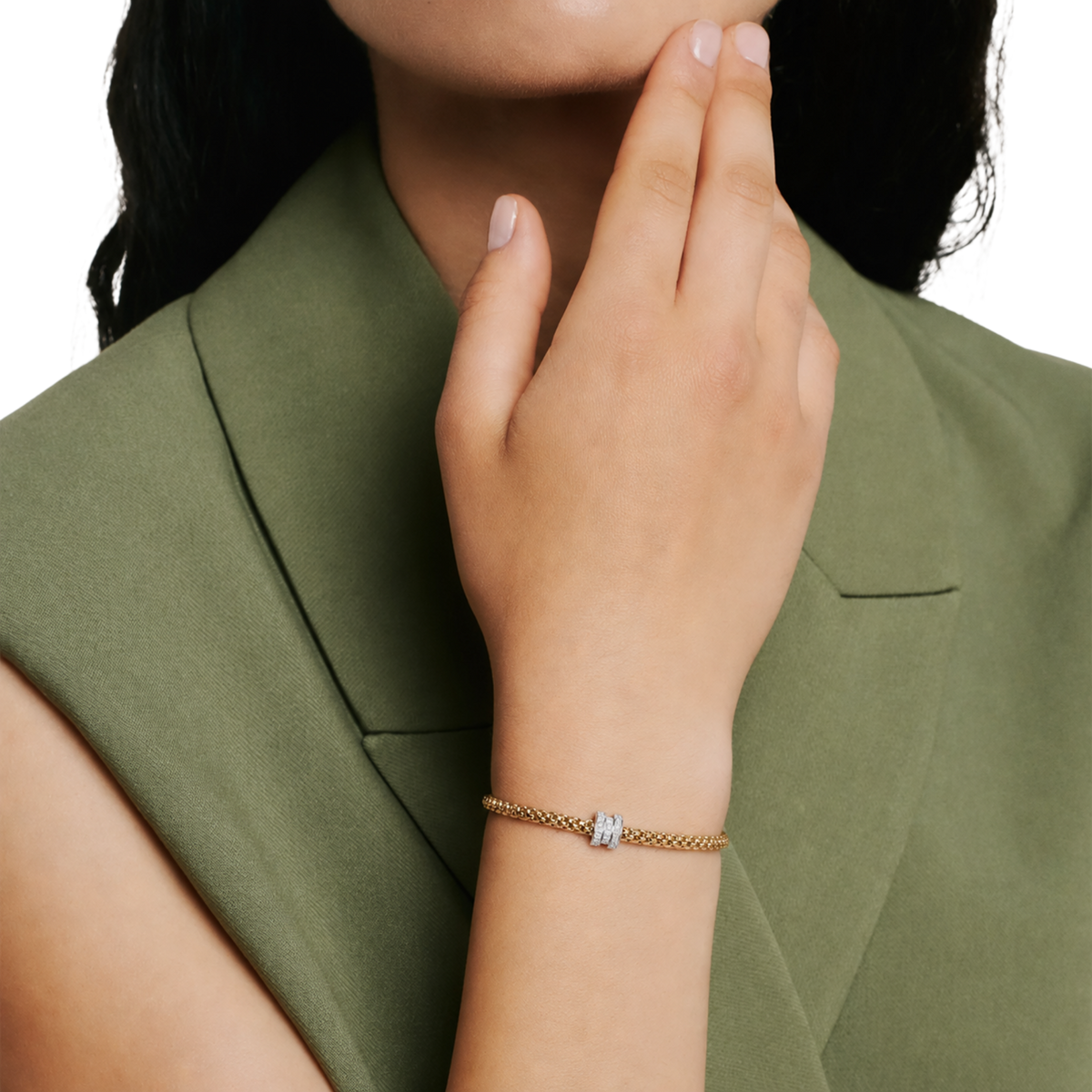 Pavé-set diamonds bring refined sparkle to this large FOPE Prima bracelet, crafted in 18ct yellow gold with the collection's signature Flex'it design.