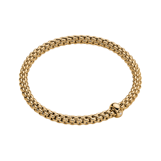 A polished 18ct yellow gold finish and a single 0.01ct diamond give this medium FOPE Solo bracelet a timeless, understated elegance.