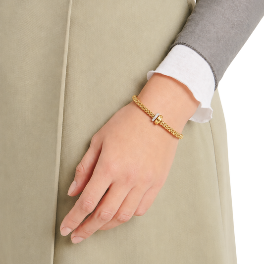 Warm 18ct yellow gold is paired with a sparkling white gold diamond rondel in this large FOPE Solo Flex'it bracelet, designed for effortless everyday comfort.