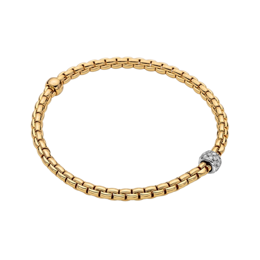 A white gold pavé diamond rondel creates a striking contrast against this medium FOPE Eka bracelet, crafted in luxurious 18ct yellow gold.