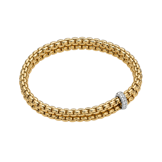 Crafted for effortless elegance, this medium FOPE Eka bracelet pairs 18ct yellow gold with a single 0.01ct diamond set into a polished gold rondel.