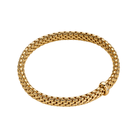 The elegant oval mesh of the Vendôme collection gives this small 18ct yellow gold bracelet a distinctive look, complemented by a single 0.01ct diamond.