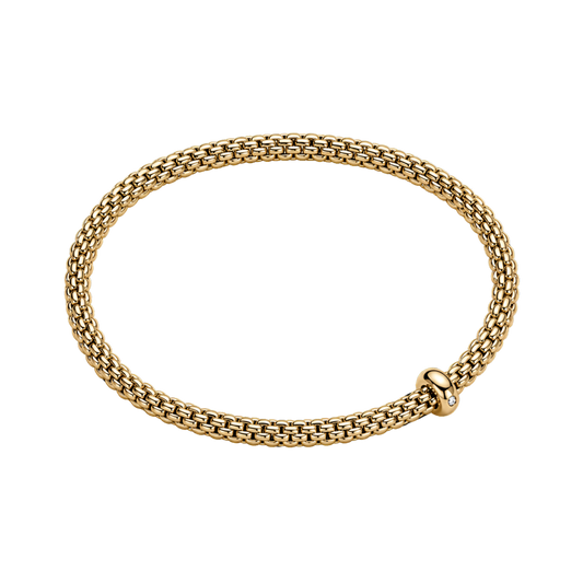 Elegant in every detail, this FOPE Prima bracelet is crafted from 18ct yellow gold and finished with a single 0.01ct diamond for subtle brilliance.