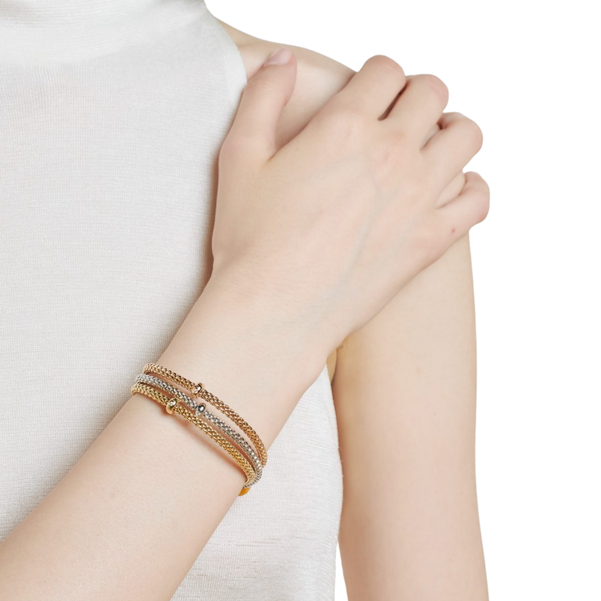 Prima Flex'it bracelet entirely made of 18ct gold with gold rondel on model.