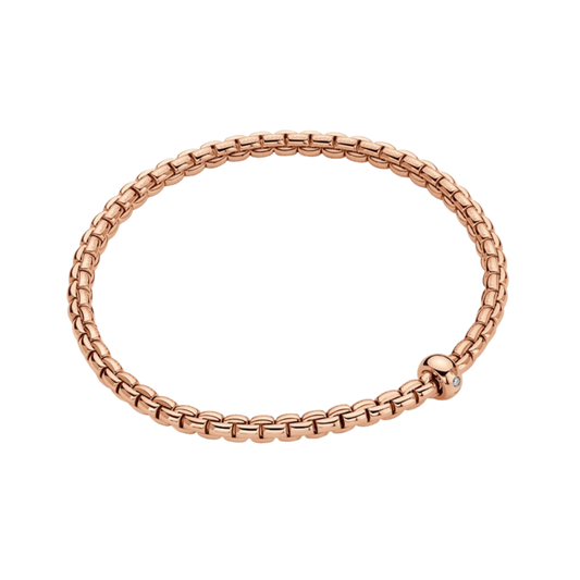 Soft 18ct rose gold gives this medium FOPE Eka bracelet its elegant character, while a single 0.01ct diamond adds a subtle touch of sparkle.