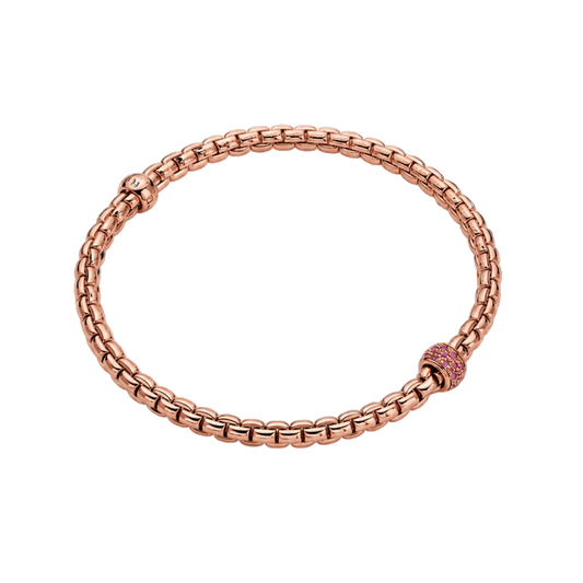 A striking addition to the Eka collection, this medium bracelet combines flexible 18ct rose gold mesh with a sparkling 0.24ct ruby feature.