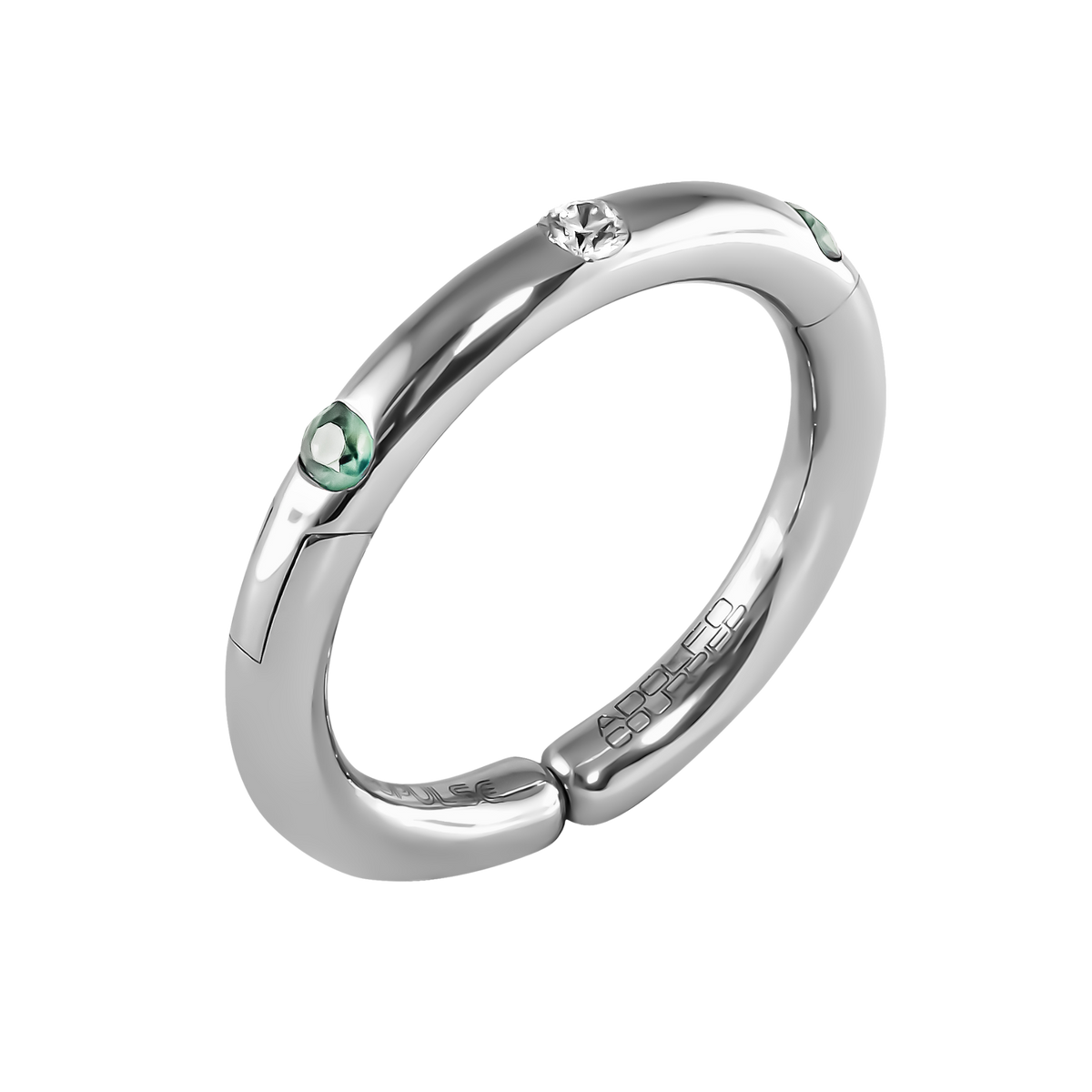 Crafted in 18ct white gold, this Populse Aqua ring features a 0.08ct brilliant round diamond complemented by two round green sapphires set within the band.