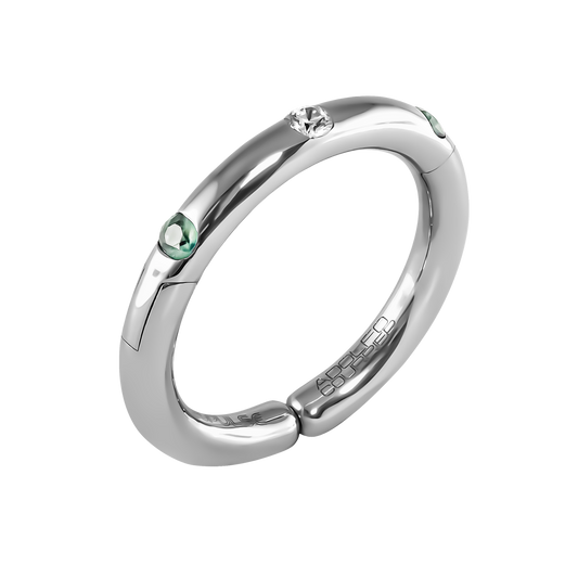 Crafted in 18ct white gold, this Populse Aqua ring features a 0.08ct brilliant round diamond complemented by two round green sapphires set within the band.