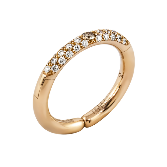 Warm tones meet contemporary design in this 18ct yellow gold Populse Cappuccino ring, where rich brown diamonds are illuminated by delicate white diamond accents.