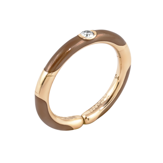 Crafted in 18ct yellow gold, this Populse Glam ring features a 0.08ct brilliant round diamond, enhanced by a striking partial brown enamel finish.