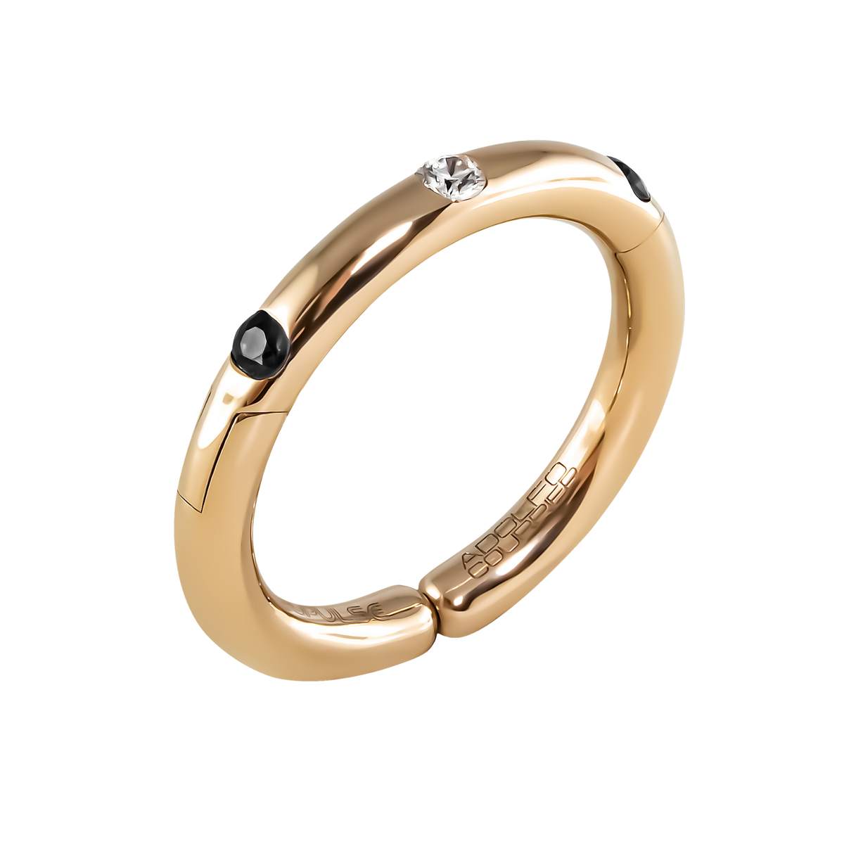 Crafted in 18ct yellow gold, this Populse Glam ring features a 0.08ct brilliant round diamond, complemented by two black diamonds set elegantly within the band.