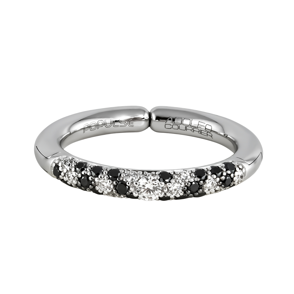 The Populse Jungle Black & White collection celebrates bold contrasts, combining a central brilliant diamond with an artfully dispersed mix of white and black diamonds across the band for an effortlessly distinctive finish.