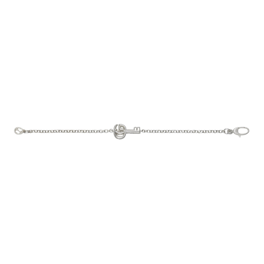 Elevate your everyday look with this authentic Gucci silver chain bracelet. Designed with engraved accents and a bold statement centrepiece, it blends classic craftsmanship with contemporary Italian fashion.
