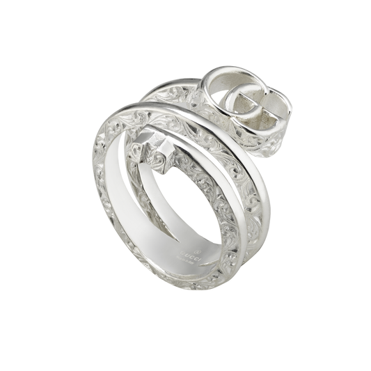Refined yet distinctive, this Gucci GG Marmont Double Band Ring in size 14 is crafted in sterling silver, bringing iconic Italian design to your everyday jewellery collection.