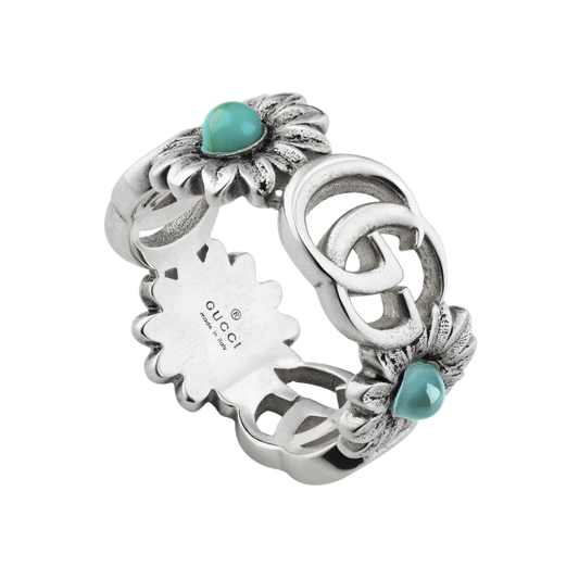Bold and beautifully detailed, this Gucci silver ring features the iconic double G logo framed by floral-inspired accents and vibrant turquoise stones.