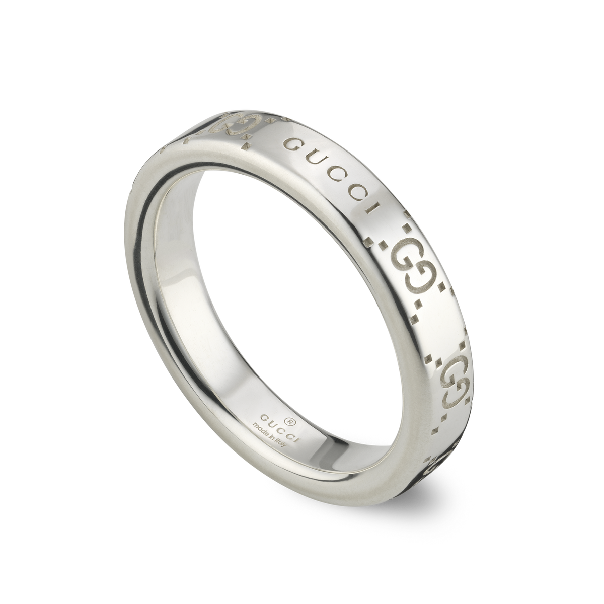 With its clean profile and engraved GG pattern, this Gucci Signature Ring in size 16 is an easy piece to wear every day, adding a subtle designer touch to any look.
