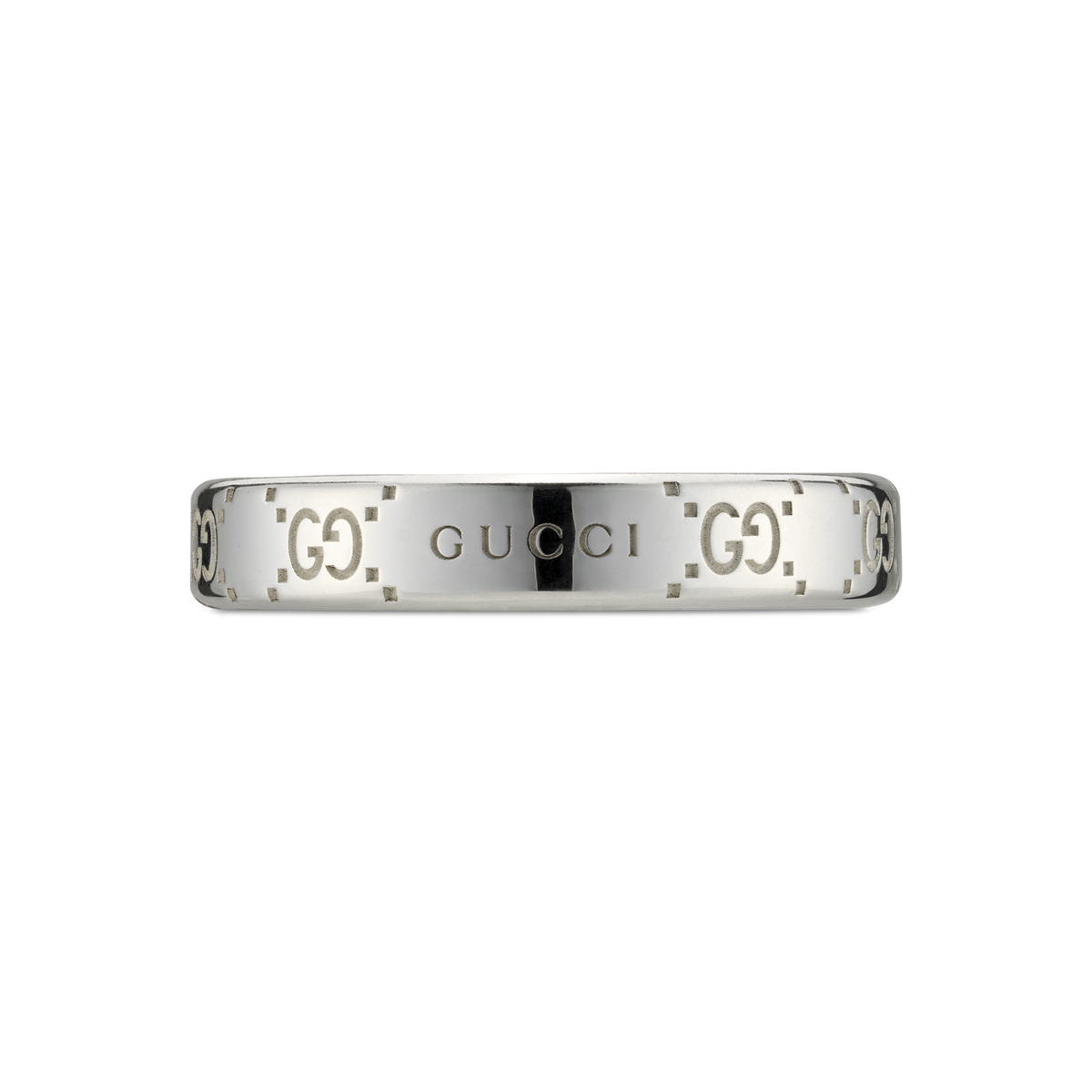 If you're looking for a ring that works with everything, this Gucci Signature size 16 design is a great choice. The polished silver and iconic GG detailing make it effortlessly versatile.